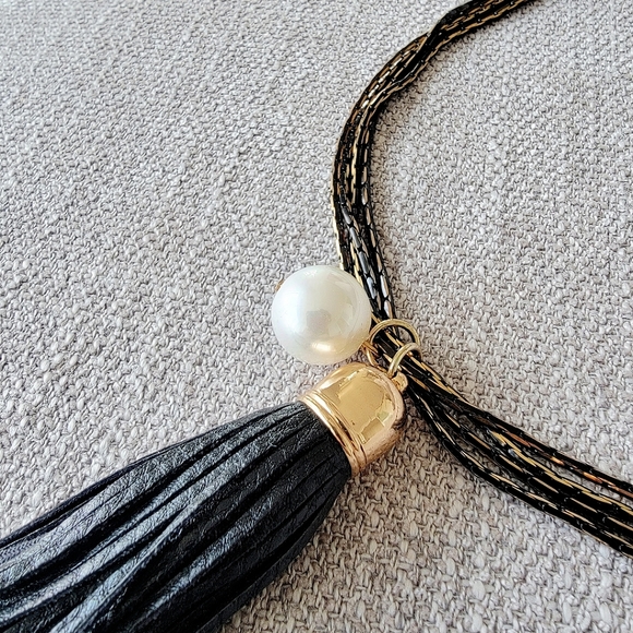 Black and gold statement necklace - Picture 2 of 5